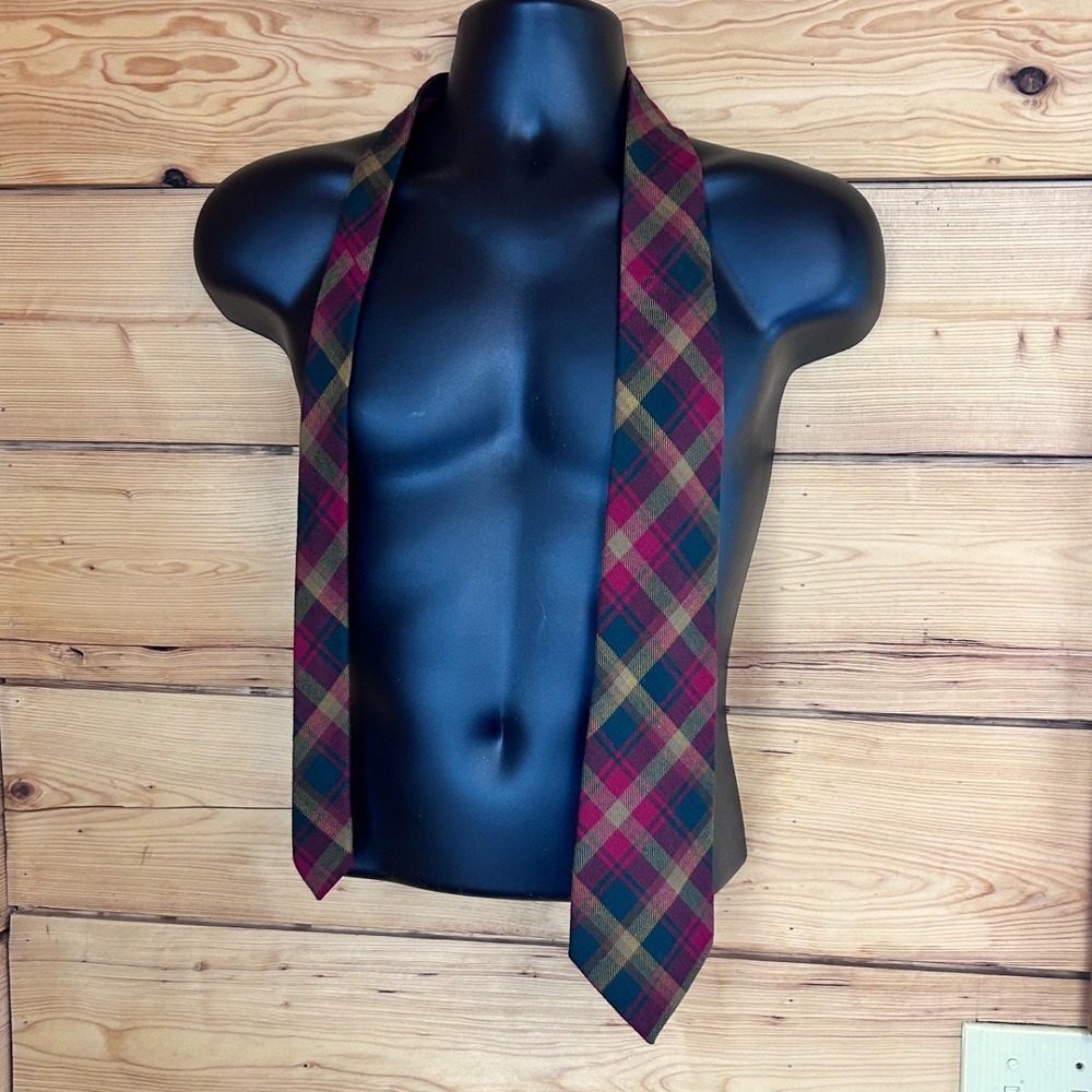 Lochcarron of Scotland Mens Red Green Plaid 100% Wool Tartan Tie Made n Scotland
